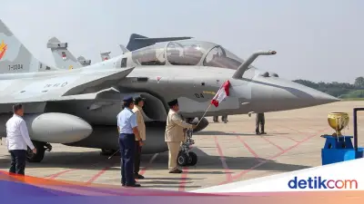 Prabowo Serahkan Enam Pesawat Rafale dan Radar ke TNI AU