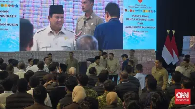 Prabowo Sindir Birokrat Sengaja Persulit Izin Demi Cari Uang