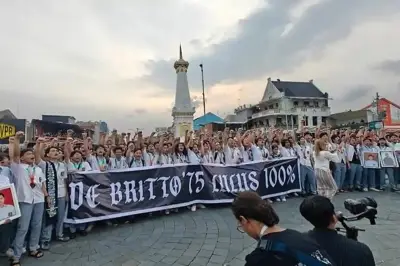 Rayakan Kelulusan, Siswa SMA Kolese De Britto Jalan 37 Km dan Bagikan Sembako