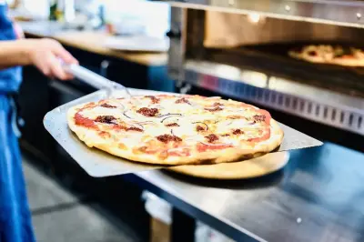 Resep Pizza Teflon Ala Rumahan, Adonan Tipis dan Keju Lumer