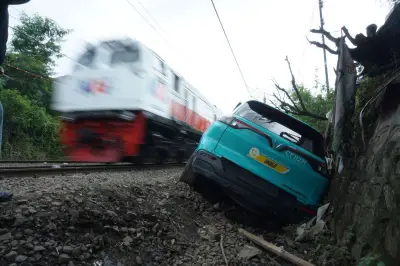 Tabrakan Kereta dan Mobil di Bekasi dan Blitar Terus Terjadi