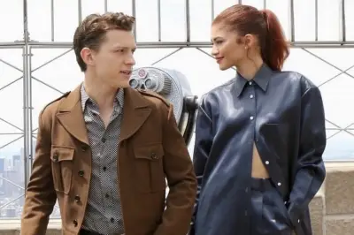 Tom Holland Bocorkan Hobi Unik Bareng Zendaya: Merajut di Rumah