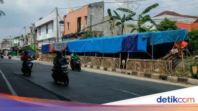 Trotoar Jakarta Dicaplok Pedagong Hewan Kurban, Satpol PP Bertindak