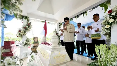 Usai Resmikan Museum, Presiden Prabowo Ziarah ke Makam Marsinah di Nganjuk