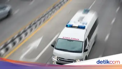 Viral Pemotor Halangi Ambulans di Depok, Berujung Perusakan