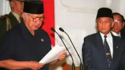 28 Tahun Reformasi: Drama Rebutan Pulpen Soeharto dan Yusril di Balik Pidato Mundur