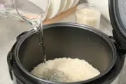 4 Kesalahan Umum Memasak Nasi dan Cara Menghindarinya