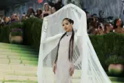 5 Penampilan Paling Unik di Met Gala 2026, Lisa BLACKPINK Jadi Sorotan