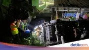 Angkot Tertabrak KA Barang di Gunung Putri Bogor, Sopir Tewas