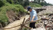Biang Kerok Banjir Sawangan-Cipayung: Gunungan Sampah Longsor ke Kali