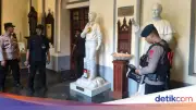 Brimob Sterilisasi Gereja Katedral Jelang Ibadah Kenaikan Isa Almasih