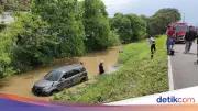 Cari Kartu Tol Sambil Nyetir, Mobil Toyota Rush Nyemplung Kali di Soetta