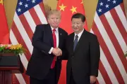 Cek Fakta: Foto Trump Membungkuk ke Xi Jinping Terbukti Manipulasi