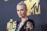 Charlize Theron Ajar Anak Mandiri, Mobil Pertama Datsun