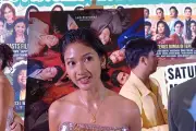 Claresta Taufan Bintangi Series Bunga di Tepi Jurang