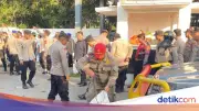 Demo di Indramayu, Massa Lempar Ular ke Aparat saat Berunjuk Rasa