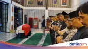 Eks Menhan Ryamizard Ryacudu Disalatkan di Cikeas, Dimakamkan Secara Militer