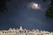 Fenomena Blue Micromoon Langka Hiasi Langit Malam Ini