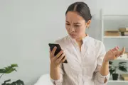 Fenomena Phubbing: Saat Gawai Mengabaikan Anak, Dampak dan Solusinya