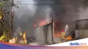 Gudang Penampungan Oli Bekas di Bogor Terbakar Hebat, Diduga Akibat Boil Over