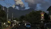 Gunung Dukono Erupsi Dua Kali Pagi Ini, Abu Vulkanik Capai 2,7 Km