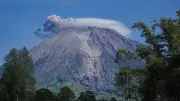Gunung Semeru Erupsi Empat Kali Pagi Ini, Warga Diminta Jauhi Puncak