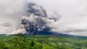 Gunung Semeru Erupsi Malam Ini, Awan Panas Guguran Terjadi