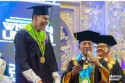 Hilang Penglihatan Sejak 12 Tahun, El Lulus S1 Unesa dan Raih Beasiswa
