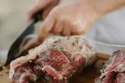 Hindari 5 Kesalahan Sederhana Ini Saat Memasak Daging agar Empuk dan Lezat