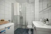 Hindari Dekorasi yang Buat Kamar Mandi Terasa Lebih Sempit
