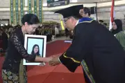 Ibu Gantikan Wisuda Anak di UPN Jogja, Meninggal saat Tolong Sahabat