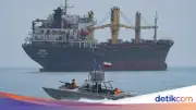 Iran Bantah Klaim AS: Tak Ada Kapal Komersial Lintasi Selat Hormuz