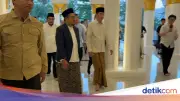 Jokowi dan Anwar Usman Salat Idul Adha di Masjid Sheikh Zayed Solo