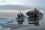 Kapal Perang AS Terobos Gempuran Iran di Selat Hormuz