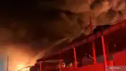 Kebakaran Hebat Landa Tiga Bangunan di Kalideres, Ledakan Terdengar Berkali-kali