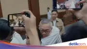 Keluarga Menangis Usai Terdakwa Korupsi LNG Divonis 4,5 Tahun