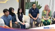 Ketua Komisi II DPR Beri Beasiswa untuk Tim Ocha Peserta LCC MPR