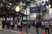 Konser F4 di GBK Dipadati Penggemar, Antrean Mengular