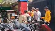 Kronologi Motor Emak-emak Ditarik Paksa Debt Collector di Depok Berujung Baku Hantam