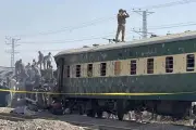 Ledakan Bom Dahsyat di Jalur KA Pakistan, Banyak Korban Jiwa