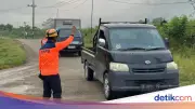 Longsor Batu Tutup Akses Jalan Trenggalek-Ponorogo KM 16