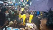 Mahasiswa Beri Kartu Kuning untuk Dua Kementerian di Depan Wamendiktisaintek