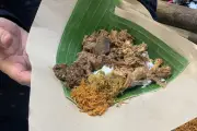 Makan di Atas Daun Pisang Lebih Sehat dan Higienis, Ini Alasannya
