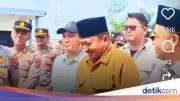 Momen Lucu Anggota DPRD Bangkalan Didemo Anak Sendiri, Tak Kuasa Tahan Senyum