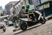 Pemerintah Siapkan Subsidi 100 Ribu Mobil dan Motor Listrik