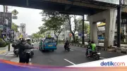 Pemotor Lansia Patah Tulang Usai Oleng dan Jatuh di Jalan Margonda Depok
