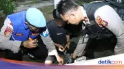 Polisi Amankan 11 Orang Bawa Sajam dan Obat Terlarang di Jakarta Pusat