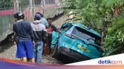Polisi Periksa Pihak Taksi Green SM Terkait Tabrakan Kereta di Bekasi