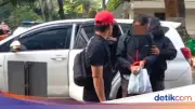 Polisi Tangkap Sopir Taksi Online Rusak Mobil di Tol JORR