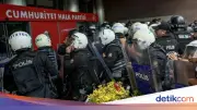 Polisi Turki Gas Air Mata Gerebek Markas Partai Oposisi CHP